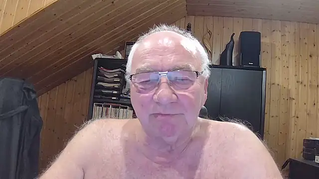 Snapshot of biggandybig chatting on 03-16-26, 11:07 biggandybig online show from 03-16-26, 11:07