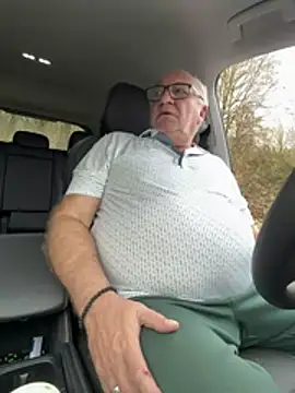 Snapshot of biggandybig chatting on 03-11-26, 11:37 biggandybig online show from 03-11-26, 11:37