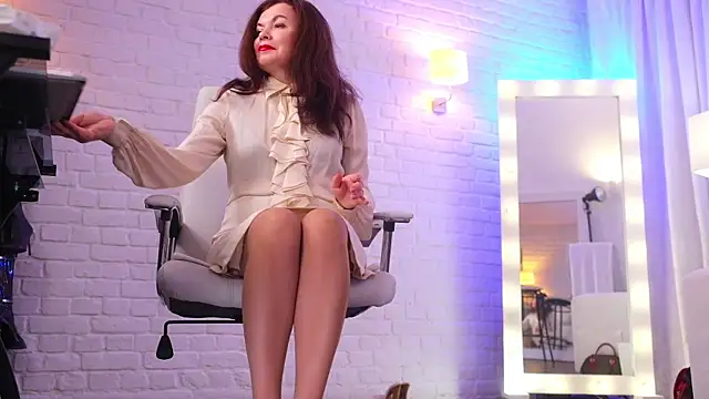 Nylon Legs online show from 12-03-25, 09:47