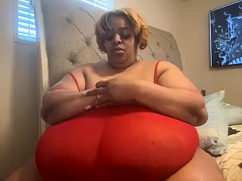 Snapshot of Missredboneo12 chatting on 10-31-25, 03:41 Missredboneo12 online show from 10-31-25, 03:41