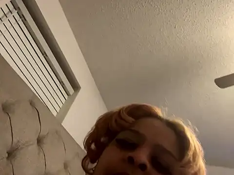 Snapshot of Missredboneo12 chatting on 11-03-25, 04:39 Missredboneo12 online show from 11-03-25, 04:39