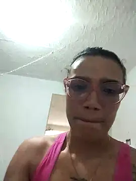 Snapshot of Yaumiko chatting on 05-08-26, 11:36 Yaumiko online show from 05-08-26, 11:36