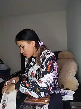 Yaumiko online show from 06-01-26, 12:27