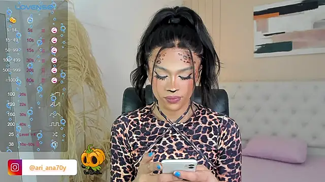 LOISE-XX online show from 10-30-25, 08:01