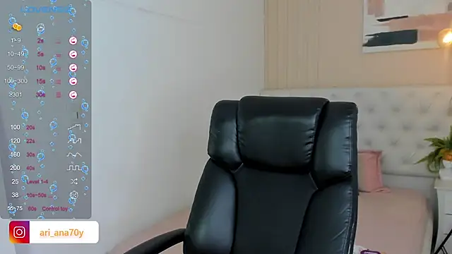 Snapshot of LOISE-XX chatting on 06-18-26, 05:28 LOISE-XX online show from 06-18-26, 05:28