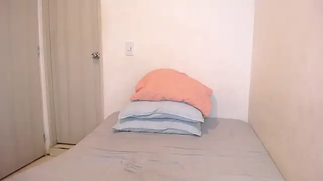 Megan mancini online show from 12-04-25, 03:44