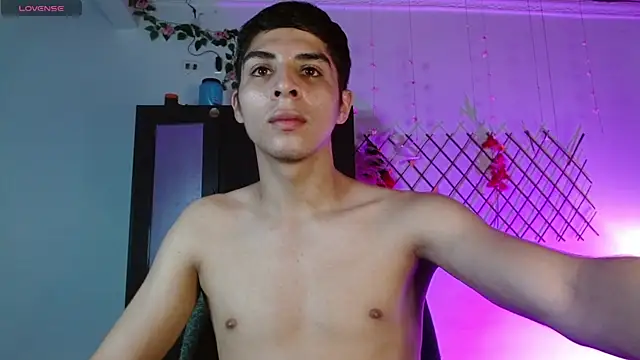 Snapshot of justin_alexxx chatting on 12-04-24, 06:55 justin alexxx online show from 12-04-24, 06:55