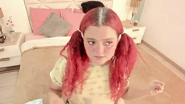 Twwiiggy online show from 10-10-25, 08:09