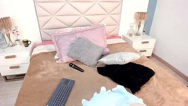 Twwiiggy online show from 01-16-26, 08:02