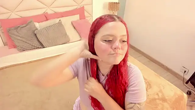 Twwiiggy online show from 09-27-25, 08:04