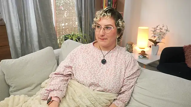 Ximenna Cruz online show from 04-14-26, 07:30