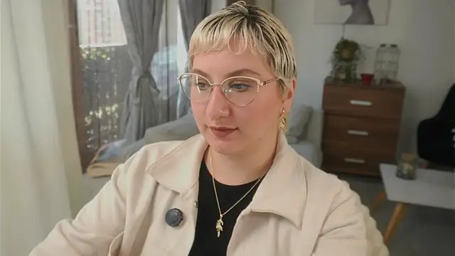 Ximenna Cruz online show from 01-11-26, 12:23