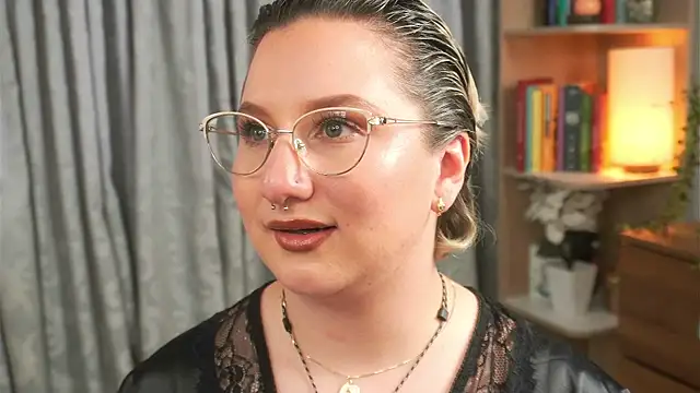 Ximenna Cruz online show from 03-25-26, 12:00