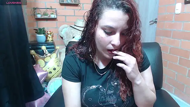 Snapshot of alexia_87 chatting on 09-30-25, 12:05 alexia 87 online show from 09-30-25, 12:05