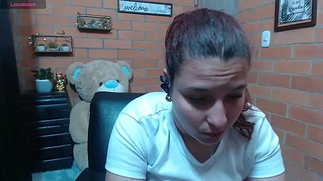 Snapshot of alexia_87 chatting on 09-19-25, 11:20 alexia 87 online show from 09-19-25, 11:20