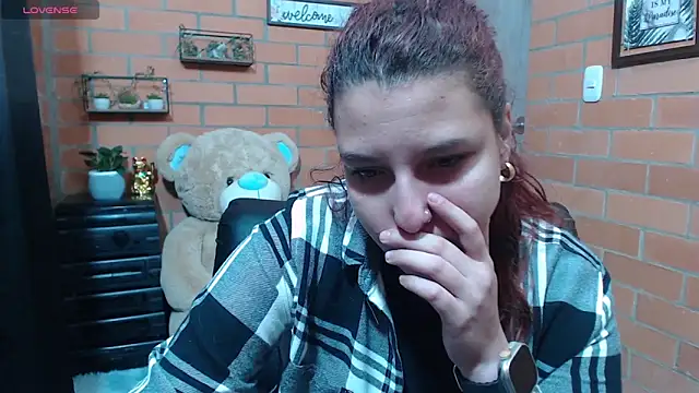 Snapshot of alexia_87 chatting on 09-18-25, 08:56 alexia 87 online show from 09-18-25, 08:56