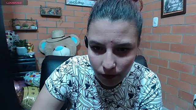Snapshot of alexia_87 chatting on 10-18-25, 03:19 alexia 87 online show from 10-18-25, 03:19