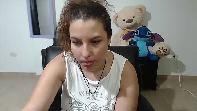 Snapshot of alexia_87 chatting on 02-09-25, 08:10 alexia 87 online show from 02-09-25, 08:10