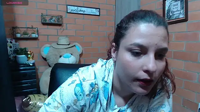 Snapshot of alexia_87 chatting on 10-16-25, 10:51 alexia 87 online show from 10-16-25, 10:51