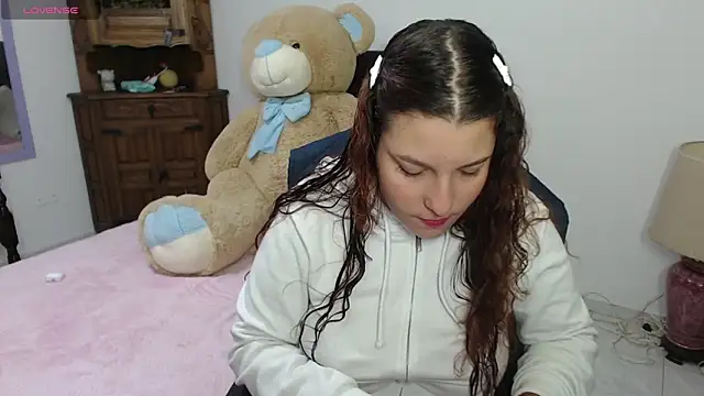 alexia 87 online show from 04-28-26, 02:21