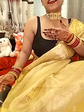 Divya girl online show from 10-12-25, 03:24