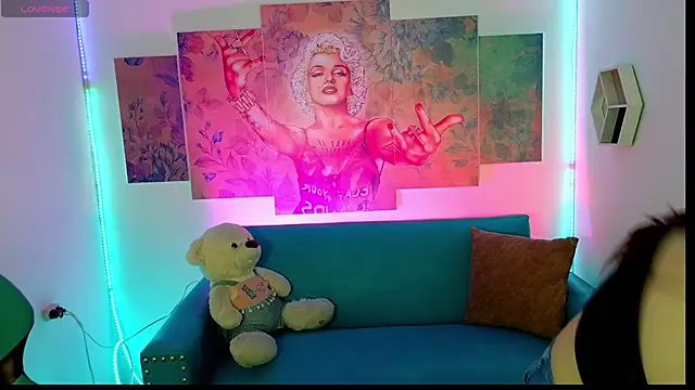 Snapshot of conniejames_m chatting on 05-14-26, 11:35 conniejames m online show from 05-14-26, 11:35