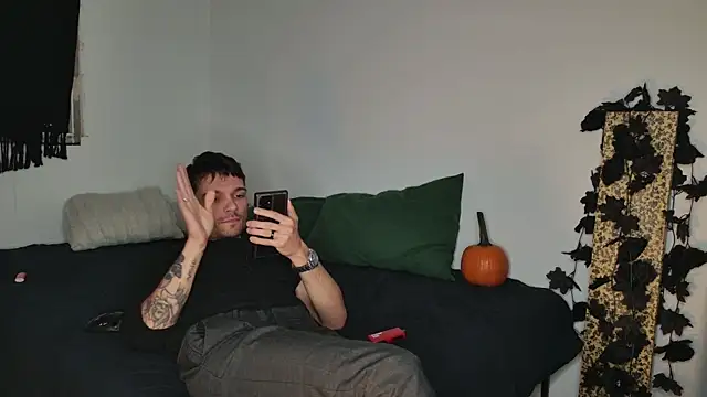 Snapshot of JackDesFeux chatting on 10-14-25, 07:42 JackDesFeux online show from 10-14-25, 07:42