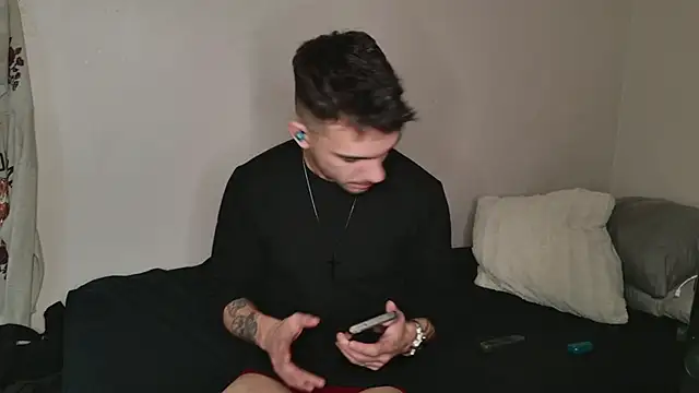 Snapshot of JackDesFeux chatting on 03-05-25, 12:33 JackDesFeux online show from 03-05-25, 12:33