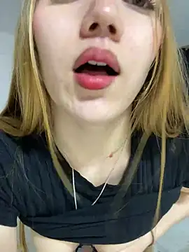 Snapshot of melody-dy chatting on 01-17-25, 10:56 melody-dy online show from 01-17-25, 10:56