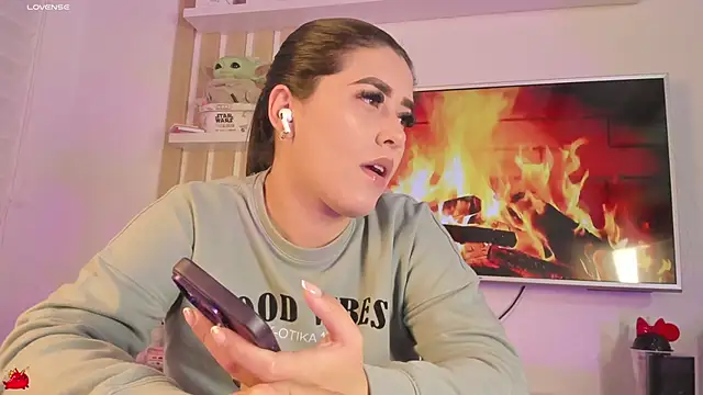 Snapshot of susanjons_tcw chatting on 12-16-25, 01:10 susanjons tcw online show from 12-16-25, 01:10