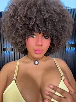 Snapshot of kendall_coxx chatting on 07-10-26, 04:45 kendall coxx online show from 07-10-26, 04:45