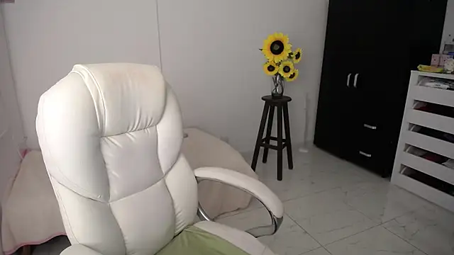 Snapshot of ana_milf chatting on 02-07-25, 11:34 ana milf online show from 02-07-25, 11:34
