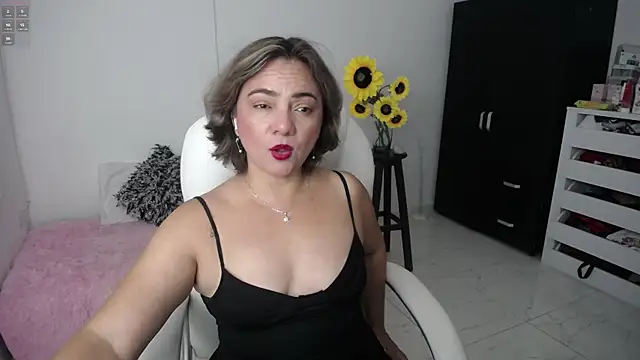 Snapshot of ana_milf chatting on 02-18-25, 11:33 ana milf online show from 02-18-25, 11:33