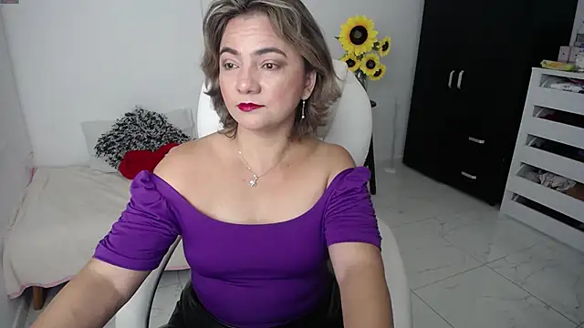 Snapshot of ana_milf chatting on 02-08-25, 12:06 ana milf online show from 02-08-25, 12:06