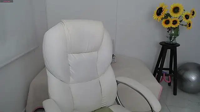 Snapshot of ana_milf chatting on 09-12-25, 12:16 ana milf online show from 09-12-25, 12:16