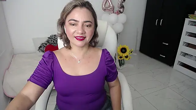 Snapshot of ana_milf chatting on 01-28-25, 11:17 ana milf online show from 01-28-25, 11:17