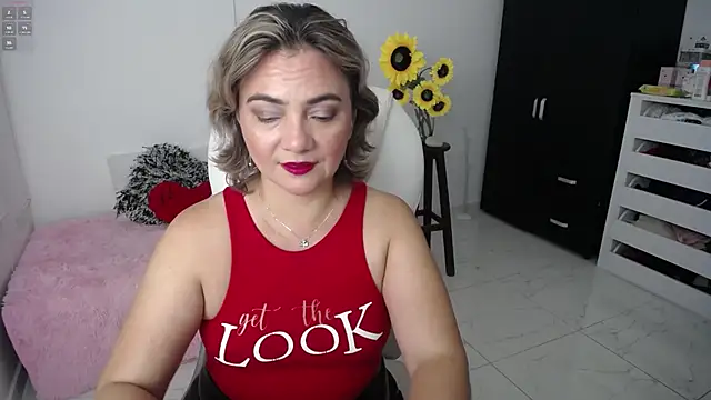 Snapshot of ana_milf chatting on 02-14-25, 11:10 ana milf online show from 02-14-25, 11:10