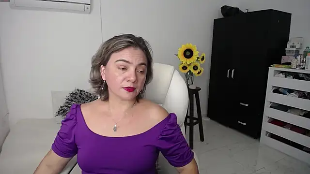 Snapshot of ana_milf chatting on 03-07-25, 03:07 ana milf online show from 03-07-25, 03:07