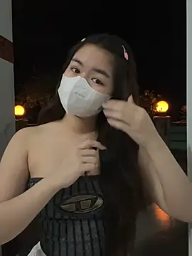 Snapshot of BabyThree_ chatting on 02-18-25, 01:44 BabyThree online show from 02-18-25, 01:44
