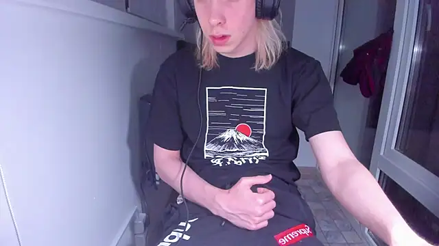 Snapshot of matt_spark chatting on 02-21-25, 01:00 matt spark online show from 02-21-25, 01:00