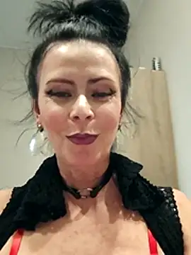 Snapshot of GannaWind chatting on 02-14-26, 11:54 GannaWind online show from 02-14-26, 11:54