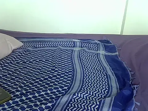 laetitia  online show from 10-22-25, 12:37