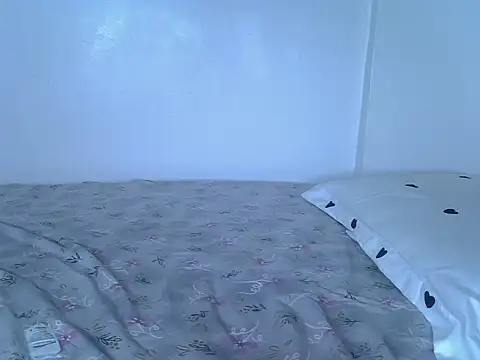 laetitia  online show from 11-17-25, 04:00