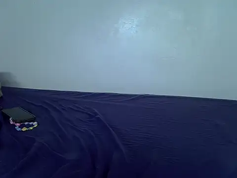 laetitia  online show from 11-26-25, 08:14