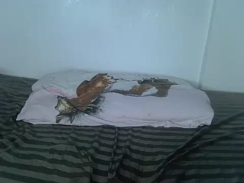 laetitia  online show from 11-06-25, 02:04