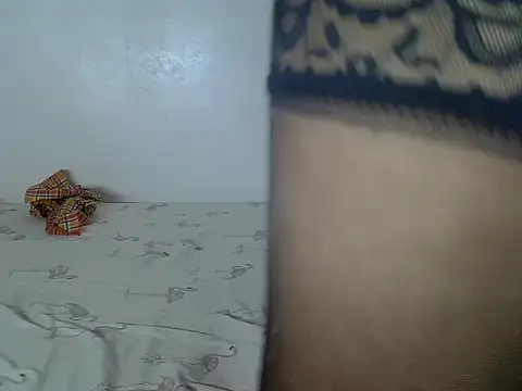 laetitia  online show from 02-25-26, 06:02