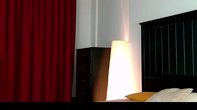 Yanira Muslim online show from 12-20-25, 05:21