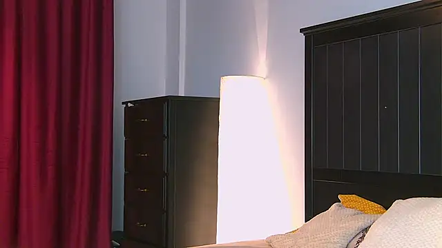 Snapshot of Yanira_Muslim chatting on 09-19-25, 04:27 Yanira Muslim online show from 09-19-25, 04:27
