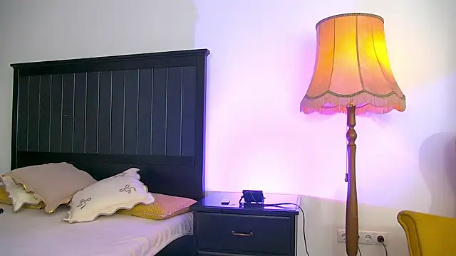 Yanira Muslim online show from 04-14-26, 04:06