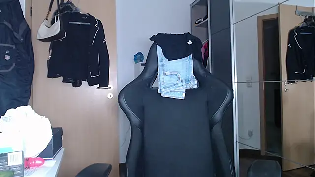 Liana Lou online show from 09-11-25, 05:35